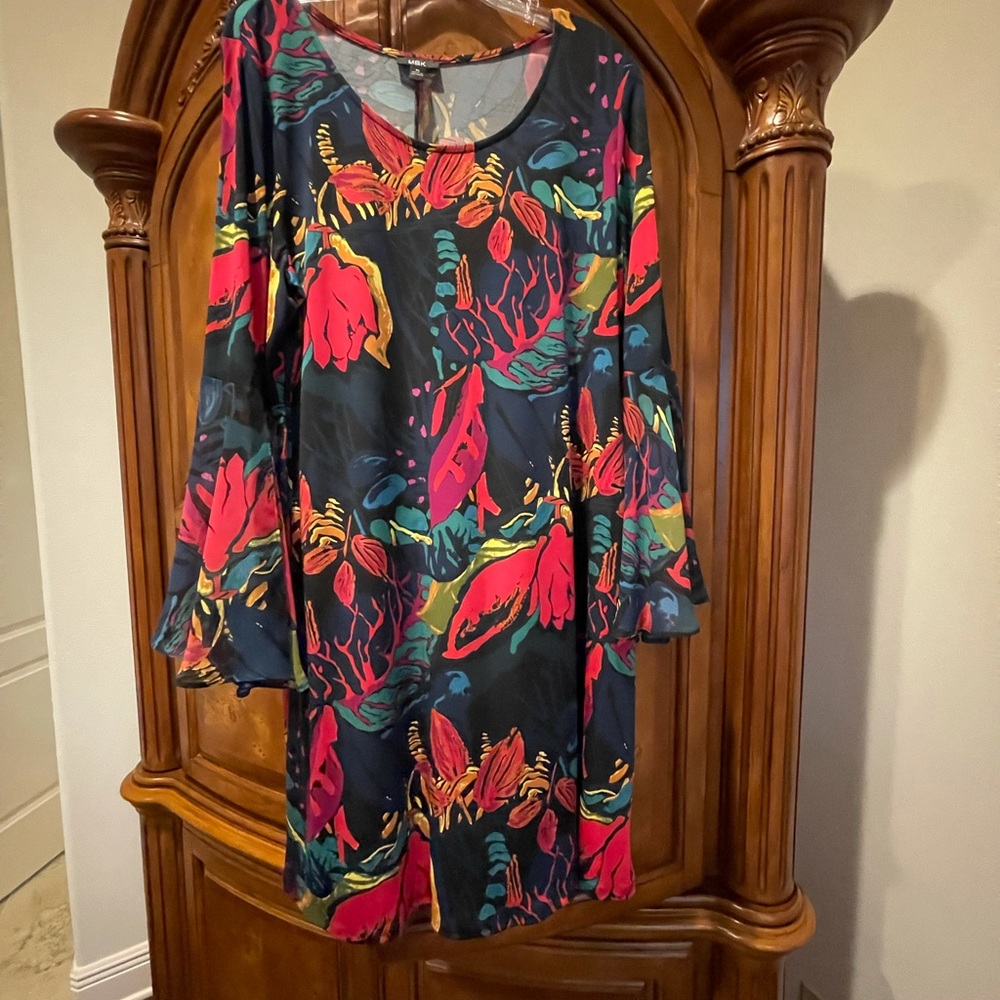 MSK DRESS WITH BELL SLEEVES